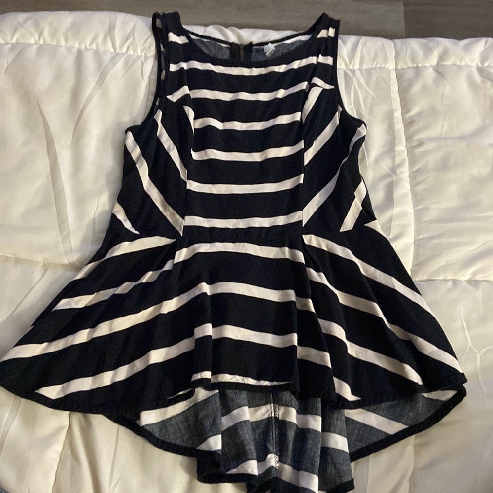 Women’s black and white tank top!